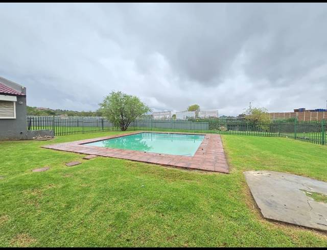 2 BEDROOM TOWNHOUSE FOR SALE IN MULBARTON